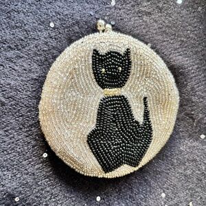 VINTAGE teeny BEADED BLACK CAT kisslock coin purse jewelry box BLACK & WHITE
